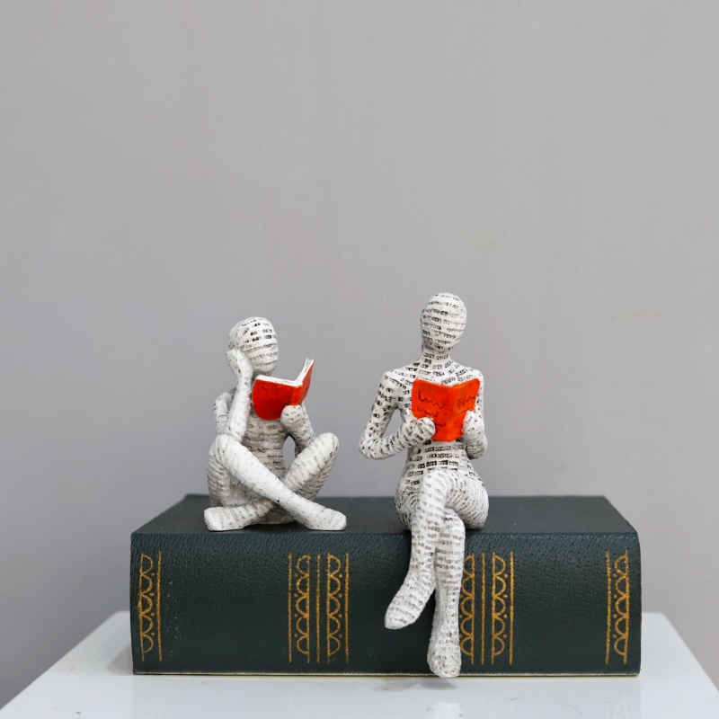 1Pc, Reading Paper Pulp Woman  - огляд і ціна Resin Art Workshop